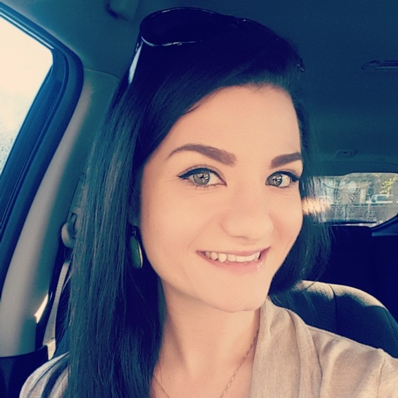 Meet your Posher, Amanda - Picture 1 of 1